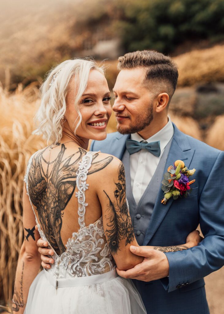 Hochzeitsshooting mit Tattoos im Sonnenuntergang