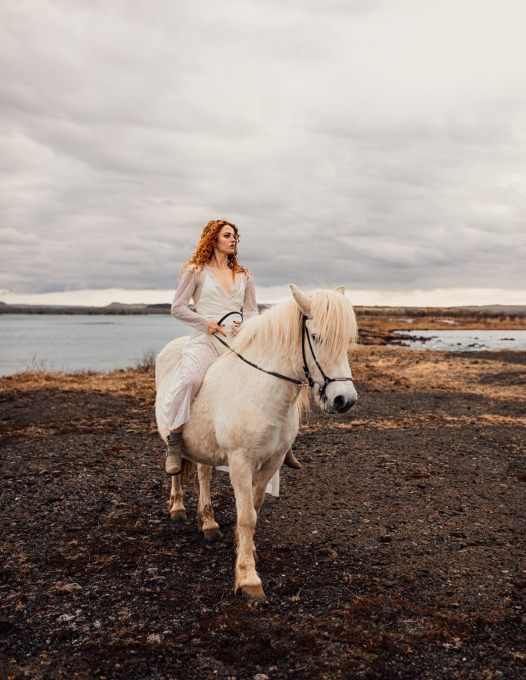 Brautshooting mit Pferd im Hochzeitsfotografie Bootcamp Island