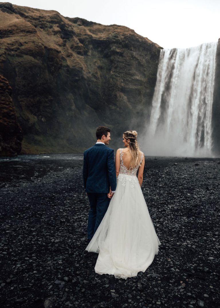 Brautpaar Shooting am Wasserfall im Hochzeitsfotografie Bootcamp Island